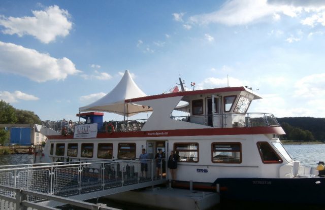 Svatba a půjčení svatebního stanu Brno v létě