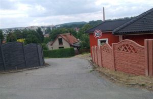 Betonový plot je u každého domu perfektní volbou
