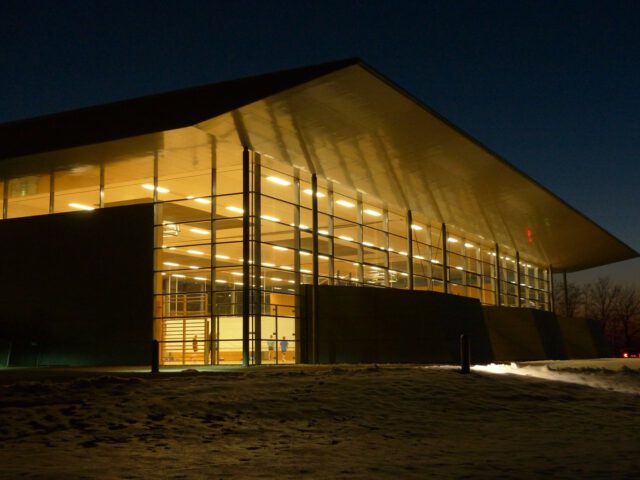 sports-hall-95272_1280